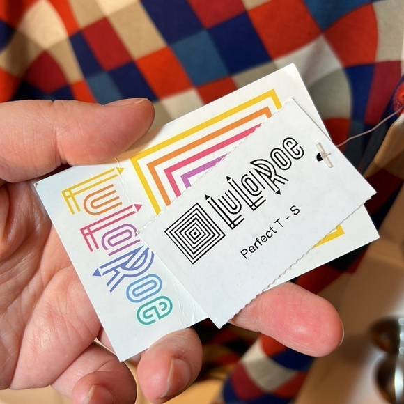 LuLaRoe Plaid Checkered Short Sleeve Shirt NWT Small - Picture 4 of 6